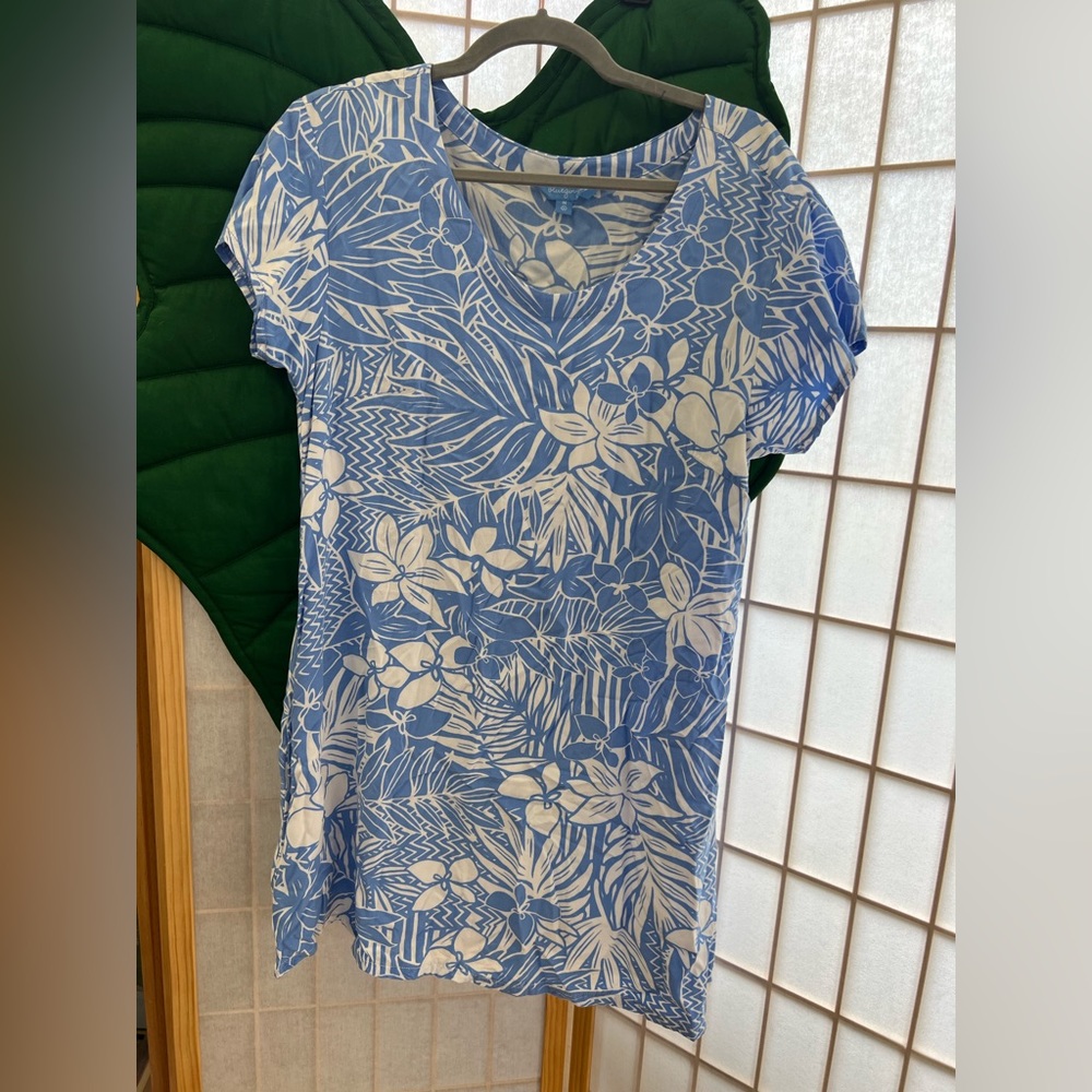 Blue ginger floral orchid dress. Light blue and white. Has pockets. Size M